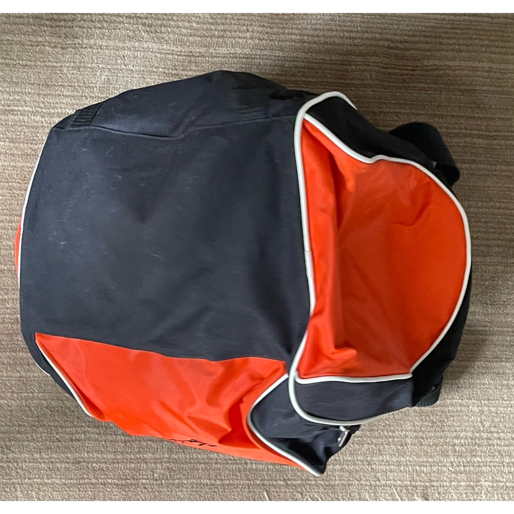 Duffle/gym bag. - Picture 3 of 5
